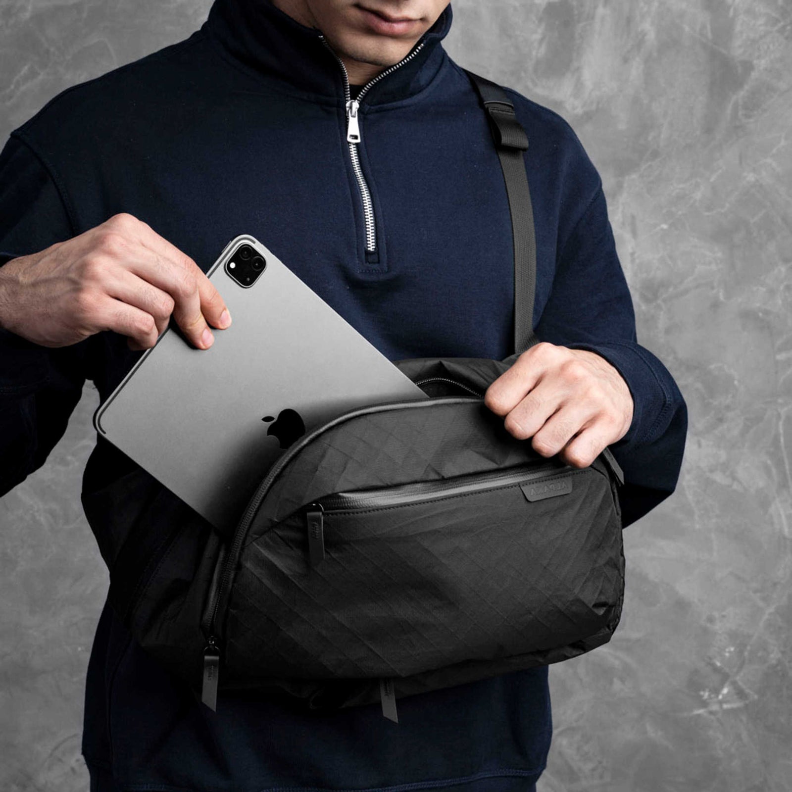 Metro Crossbody | Left Shoulder Alpaka AA010550130 Sling Bags One Size / Black Ultradyne 100D