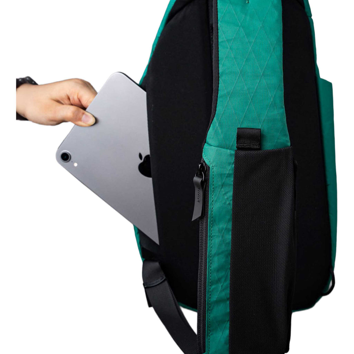 Metro Crossbody | Left Shoulder Alpaka AA010551103 Sling Bags One Size / Cadmium Green | X-Pac VX21