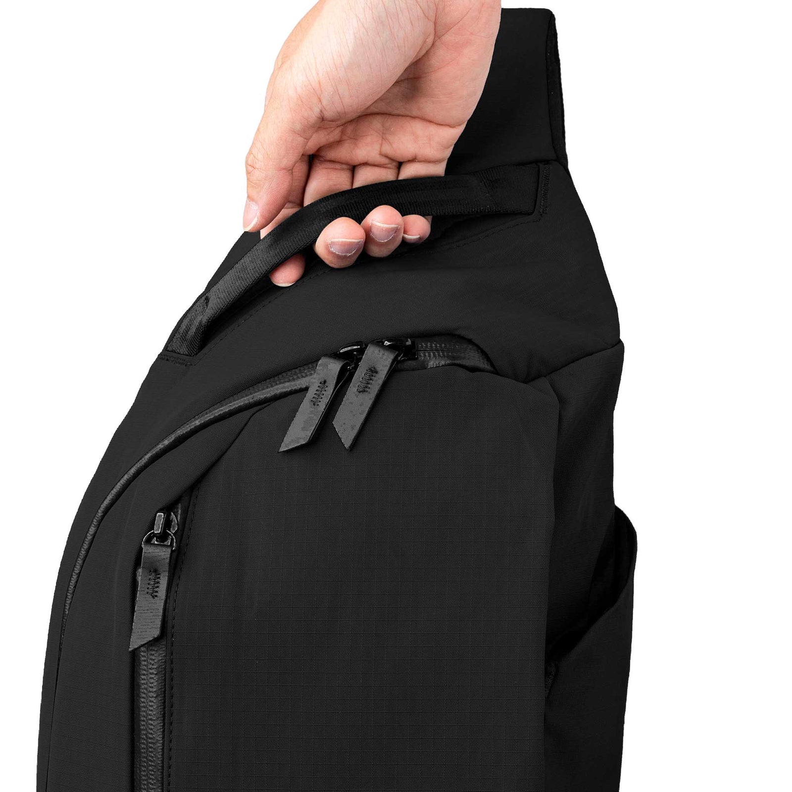 Metro Crossbody | Right Shoulder Alpaka AA010560118 Sling Bags One Size / Black | Axoflux 210D
