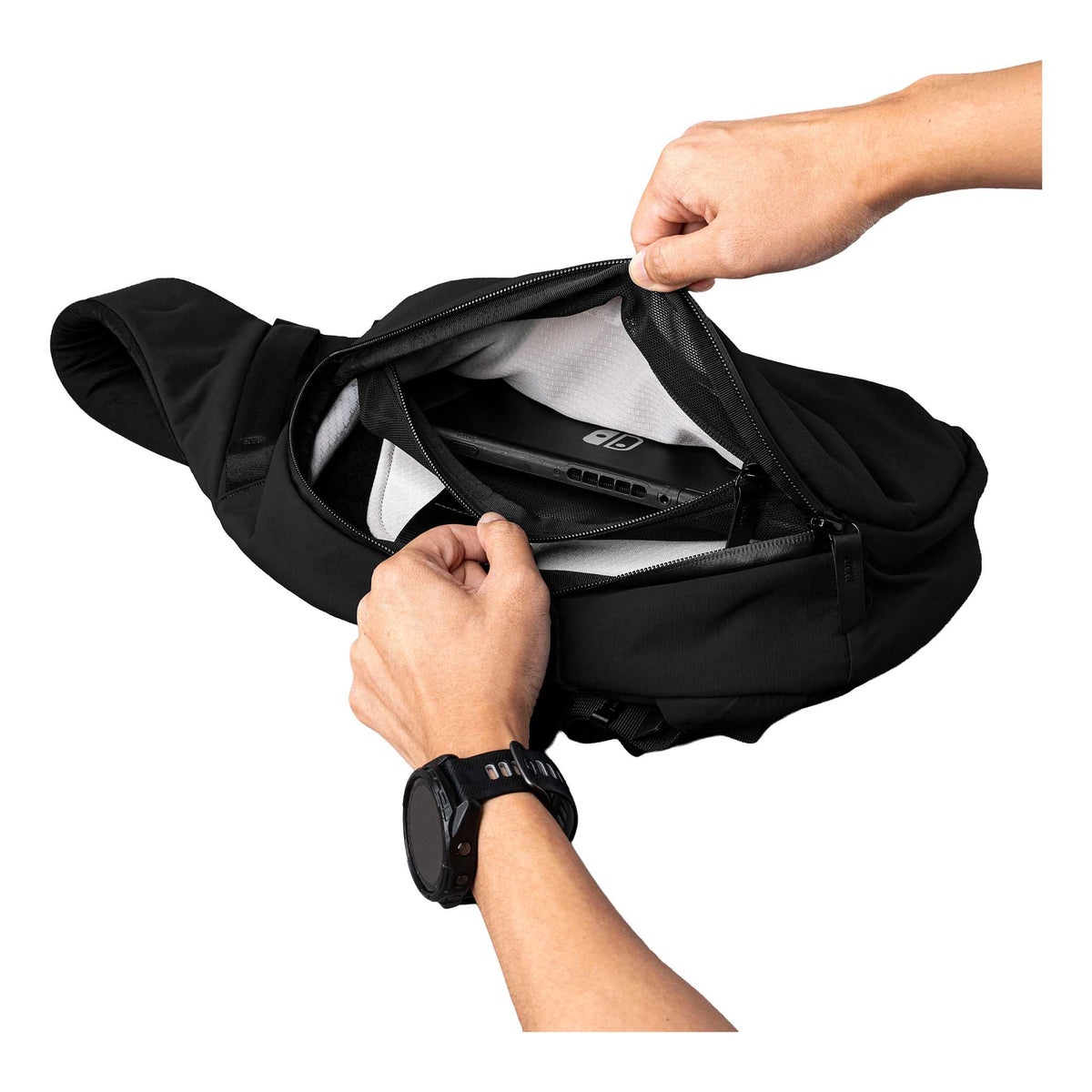 Metro Crossbody | Right Shoulder Alpaka AA010560118 Sling Bags One Size / Black | Axoflux 210D