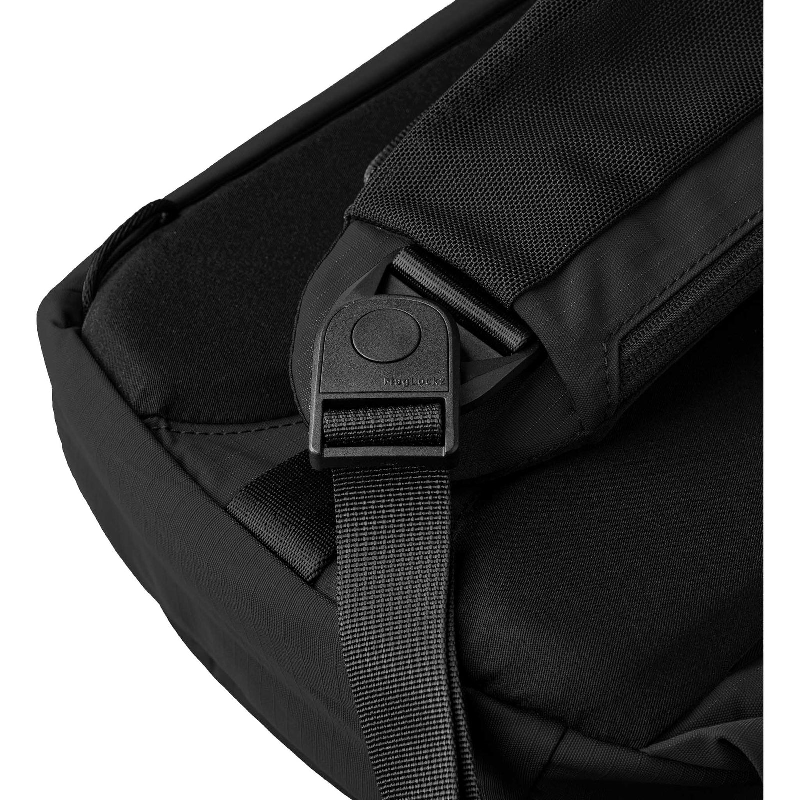 Metro Crossbody | Right Shoulder Alpaka AA010560118 Sling Bags One Size / Black | Axoflux 210D