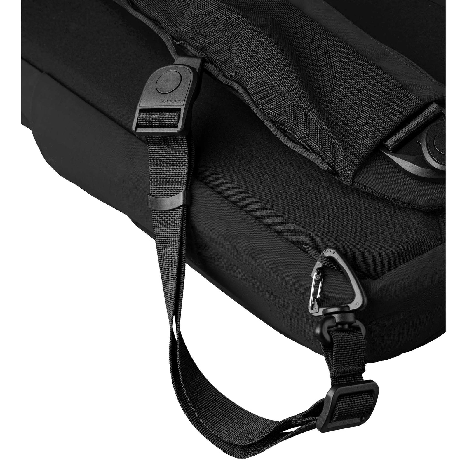 Metro Crossbody | Right Shoulder Alpaka AA010560118 Sling Bags One Size / Black | Axoflux 210D