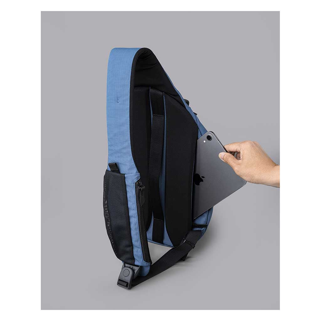 Metro Crossbody | Right Shoulder Alpaka AA010560618 Sling Bags One Size / Blue | Axoflux 210D