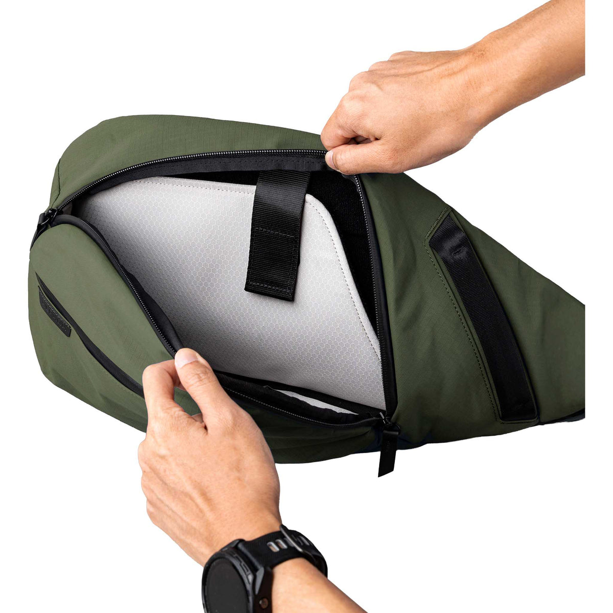 Metro Crossbody | Right Shoulder Alpaka AA010560518 Sling Bags One Size / Green | Axoflux 210D