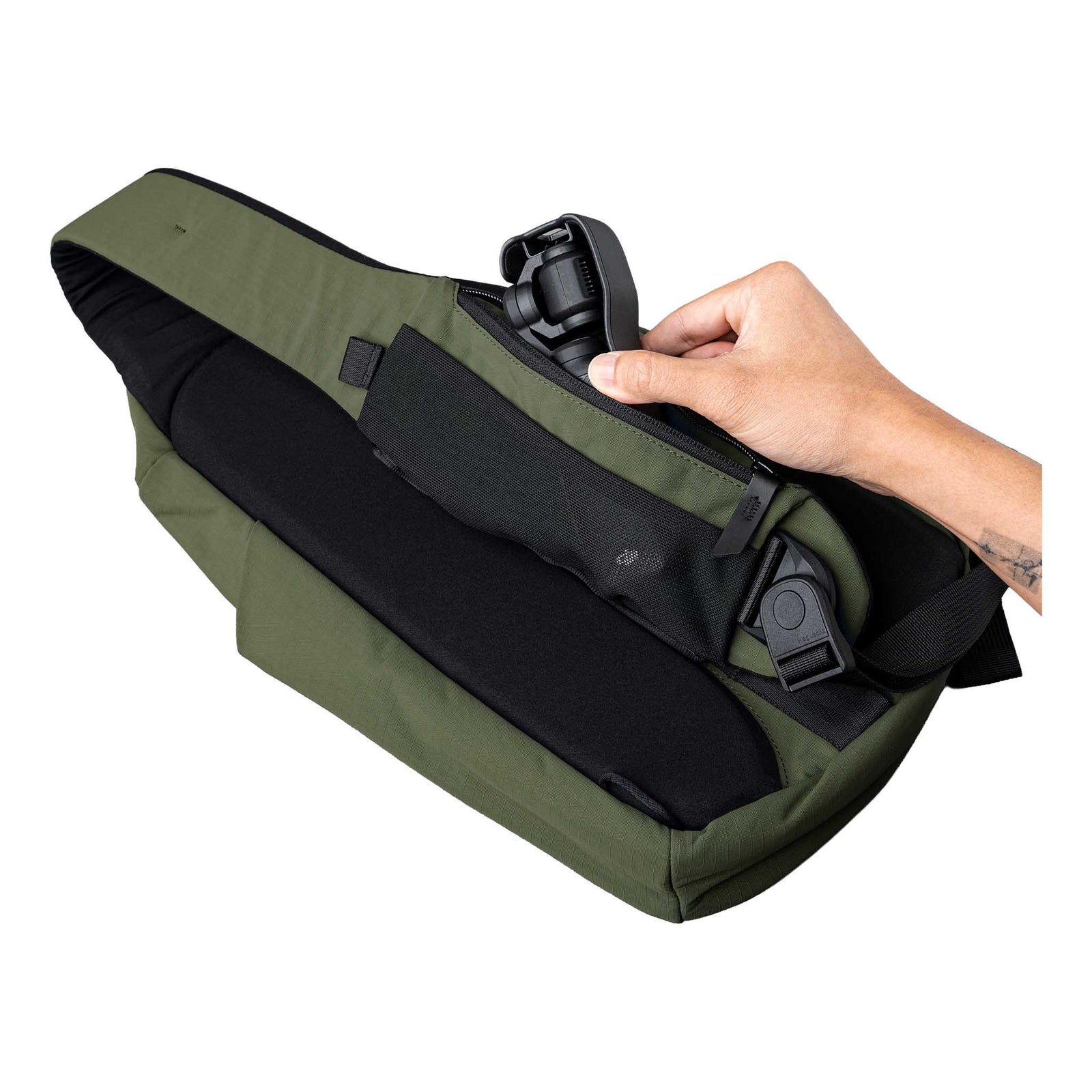 Metro Crossbody | Right Shoulder Alpaka AA010560518 Sling Bags One Size / Green | Axoflux 210D