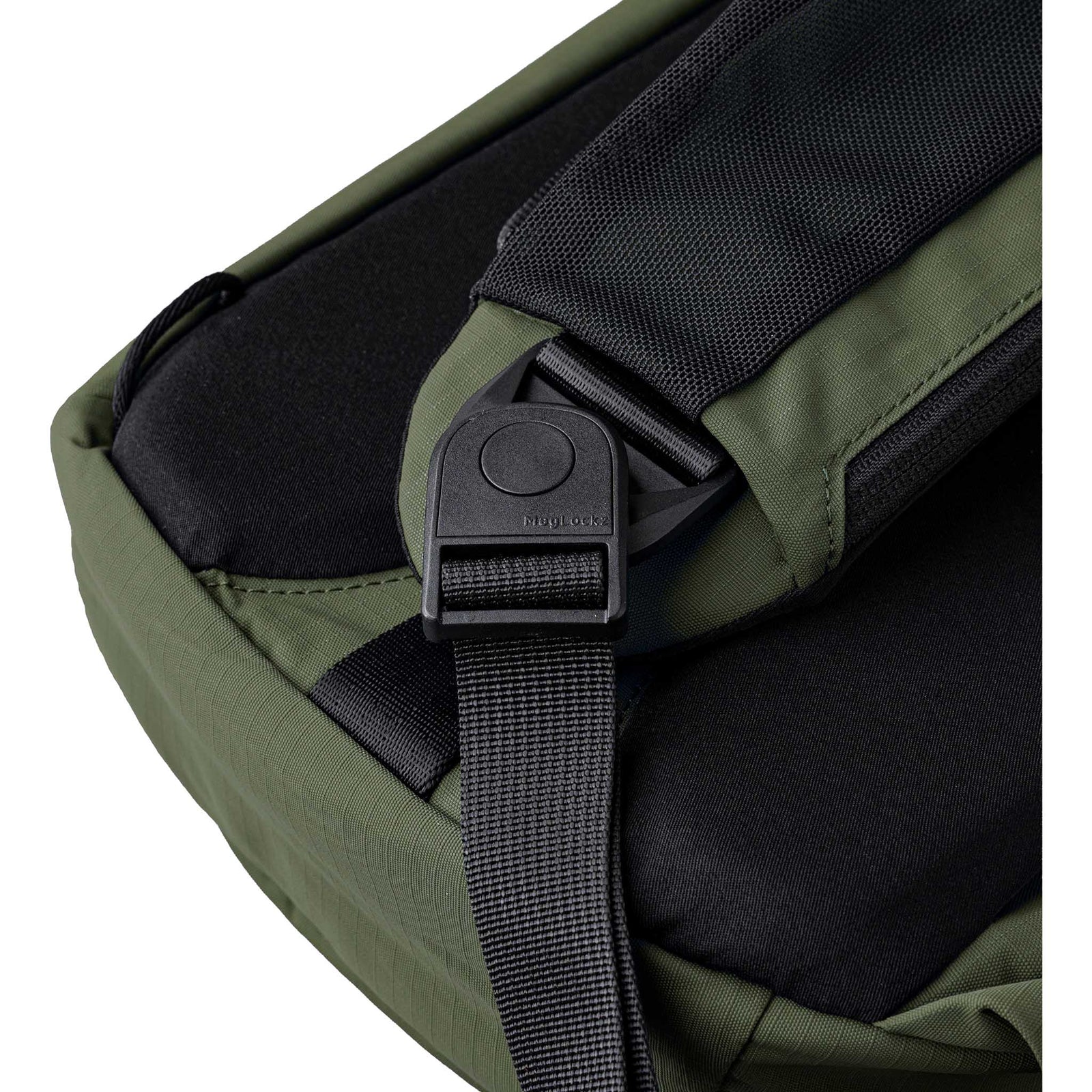 Metro Crossbody | Right Shoulder Alpaka AA010560518 Sling Bags One Size / Green | Axoflux 210D