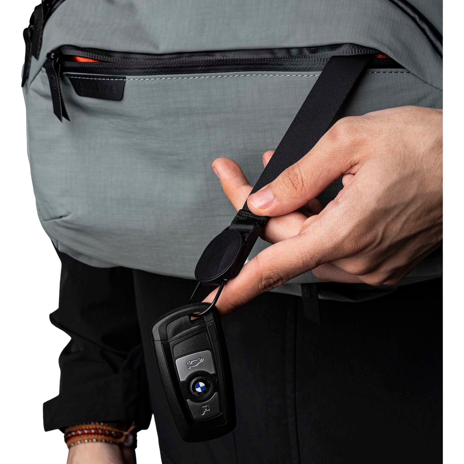 Metro Crossbody | Right Shoulder Alpaka AA010560218 Sling Bags One Size / Grey | Axoflux 210D