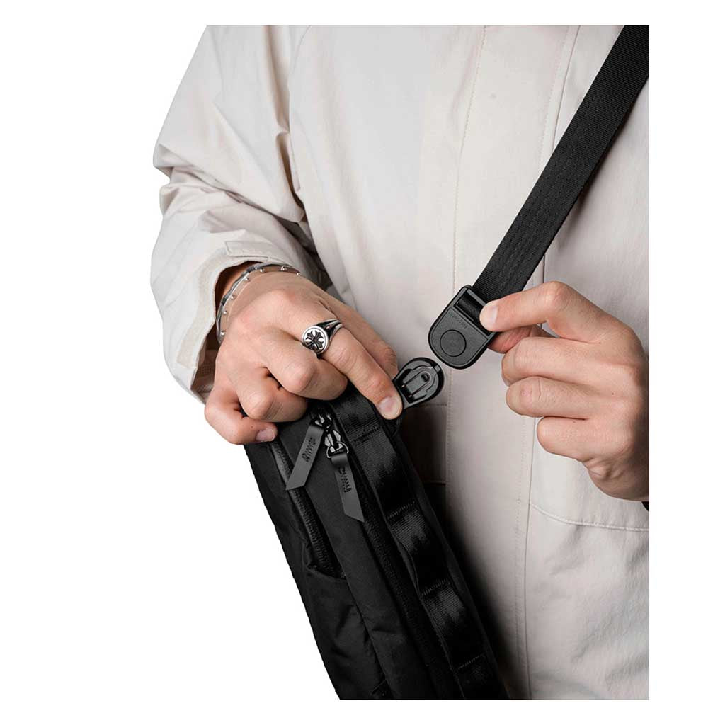 Metro Sling Max Alpaka AD010670106 Sling Bags 3L / Black | X-Pac VX42