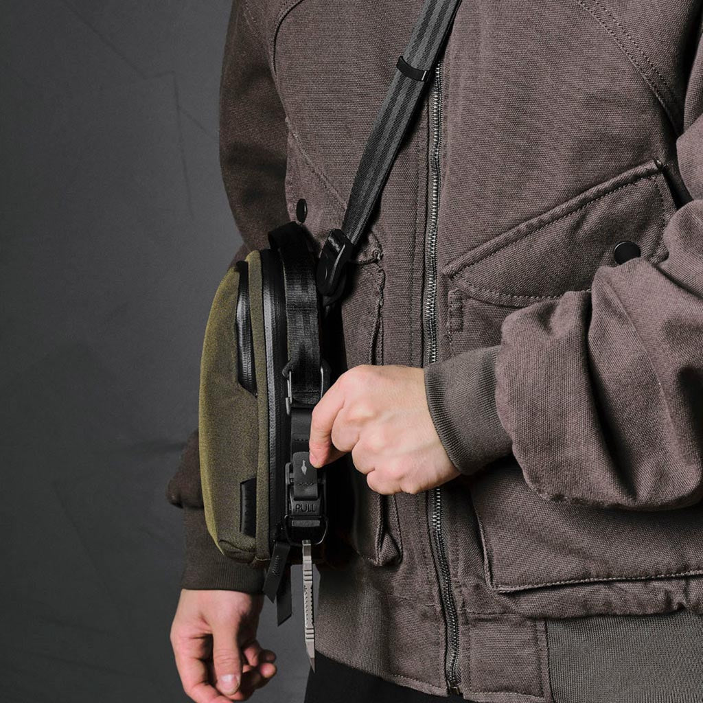 Metro Sling v2 Alpaka AD010630521 Sling Bags 2.5L / Army Green | Axoflux 300D