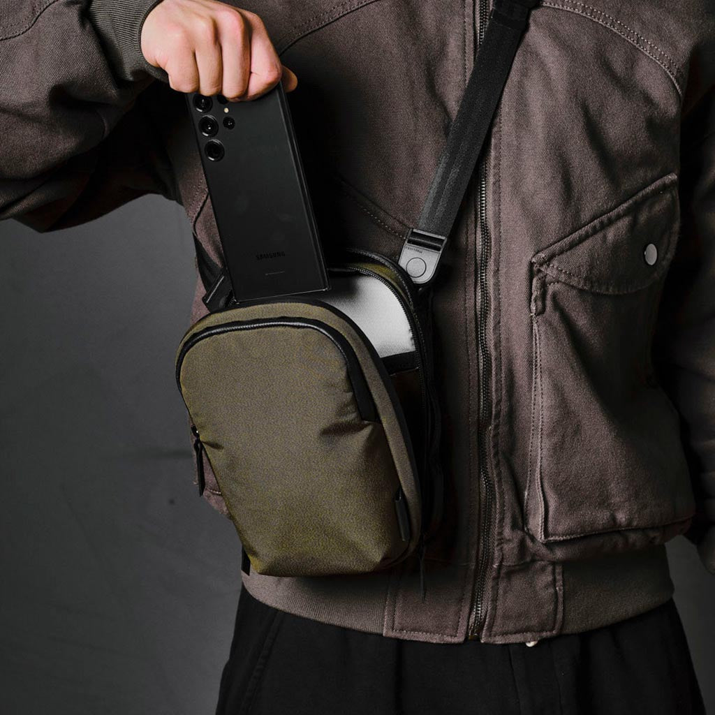 Metro Sling v2 Alpaka AD010630521 Sling Bags 2.5L / Army Green | Axoflux 300D