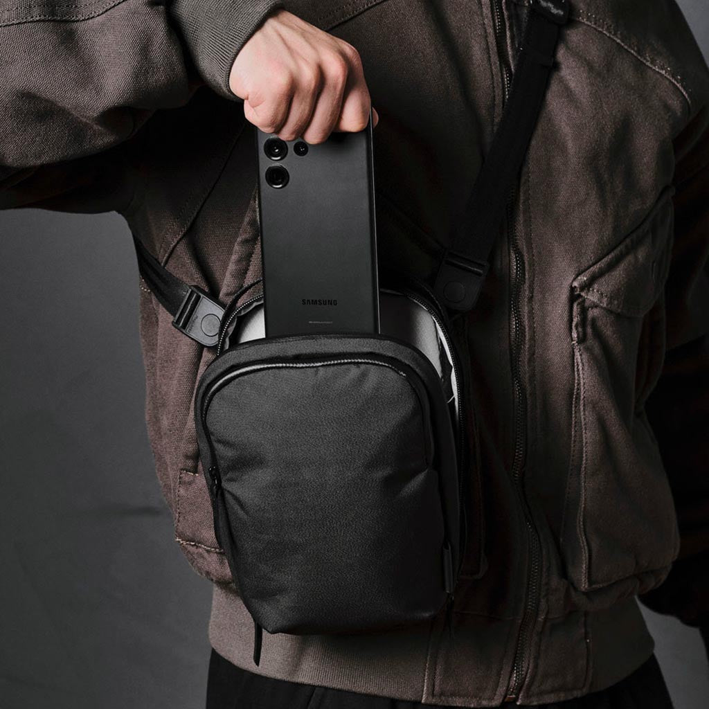 Metro Sling v2 Alpaka AD010630121 Sling Bags 2.5L / Black | Axoflux 300D