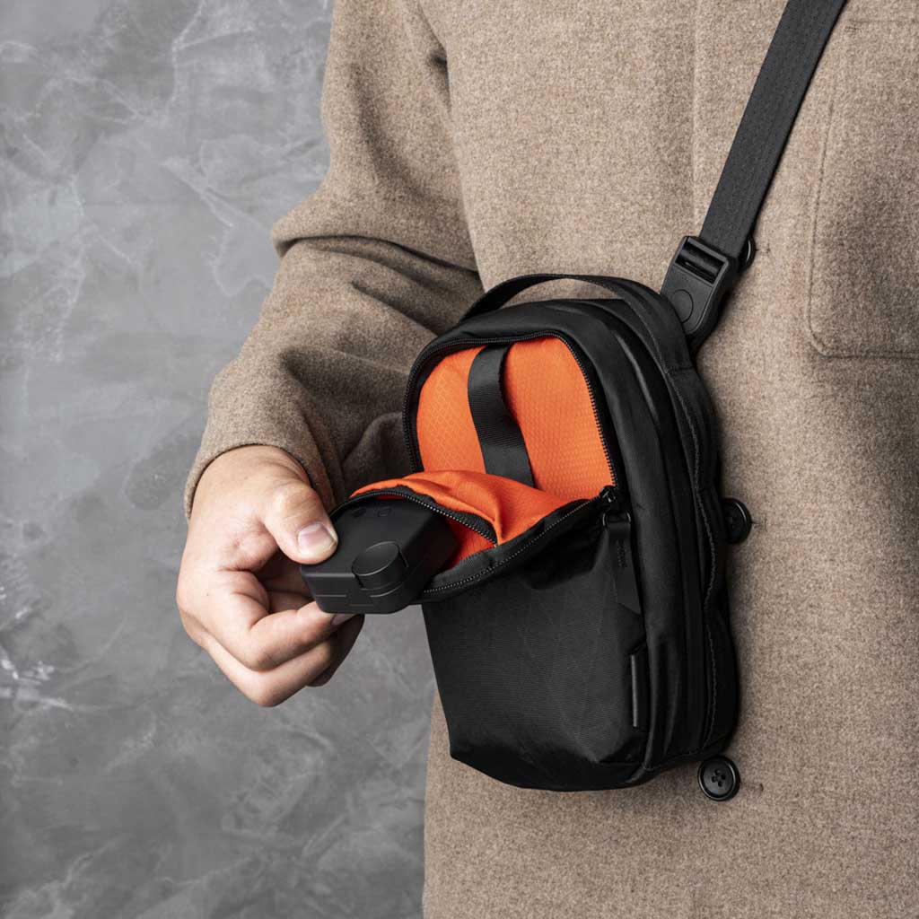 Metro Sling V2 Alpaka AD010630106 Sling Bags 2.5L / Black | X-Pac VX42