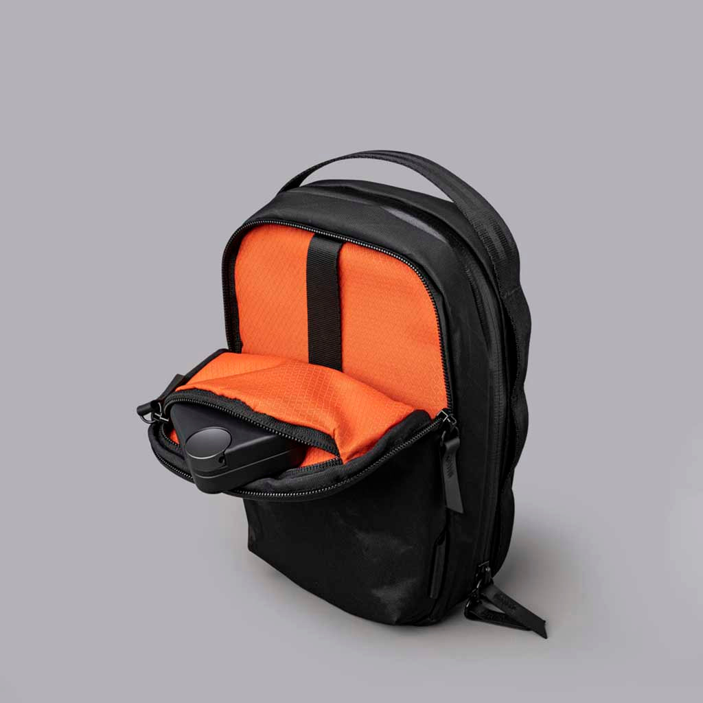 Metro Sling V2 Alpaka AD010630106 Sling Bags 2.5L / Black | X-Pac VX42