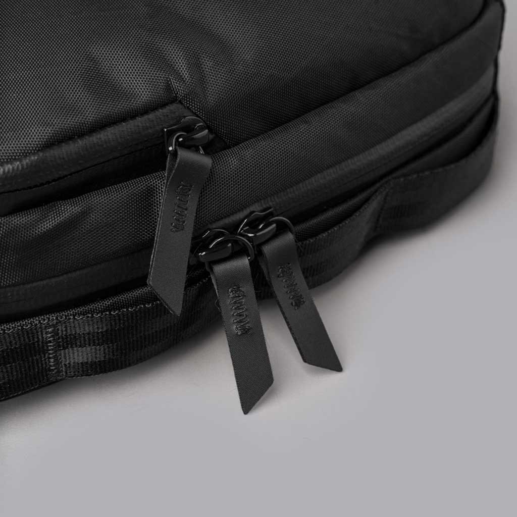 Metro Sling V2 Alpaka AD010630106 Sling Bags 2.5L / Black | X-Pac VX42