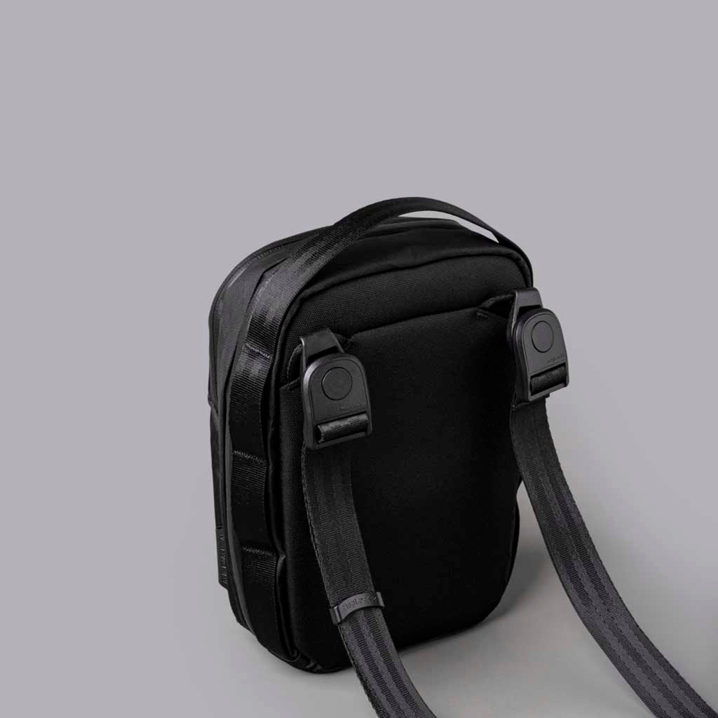 Metro Sling V2 Alpaka AD010630106 Sling Bags 2.5L / Black | X-Pac VX42