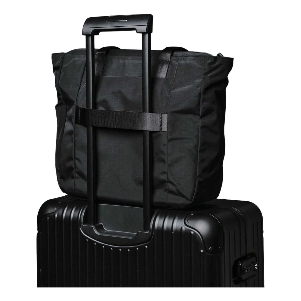 Metro Tote Alpaka AA010500118 Tote Bags One Size / Black | Axoflux 210D