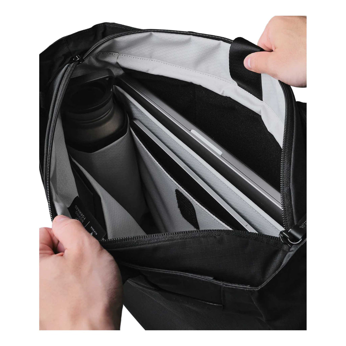 Metro Tote Alpaka AA010500118 Tote Bags One Size / Black | Axoflux 210D