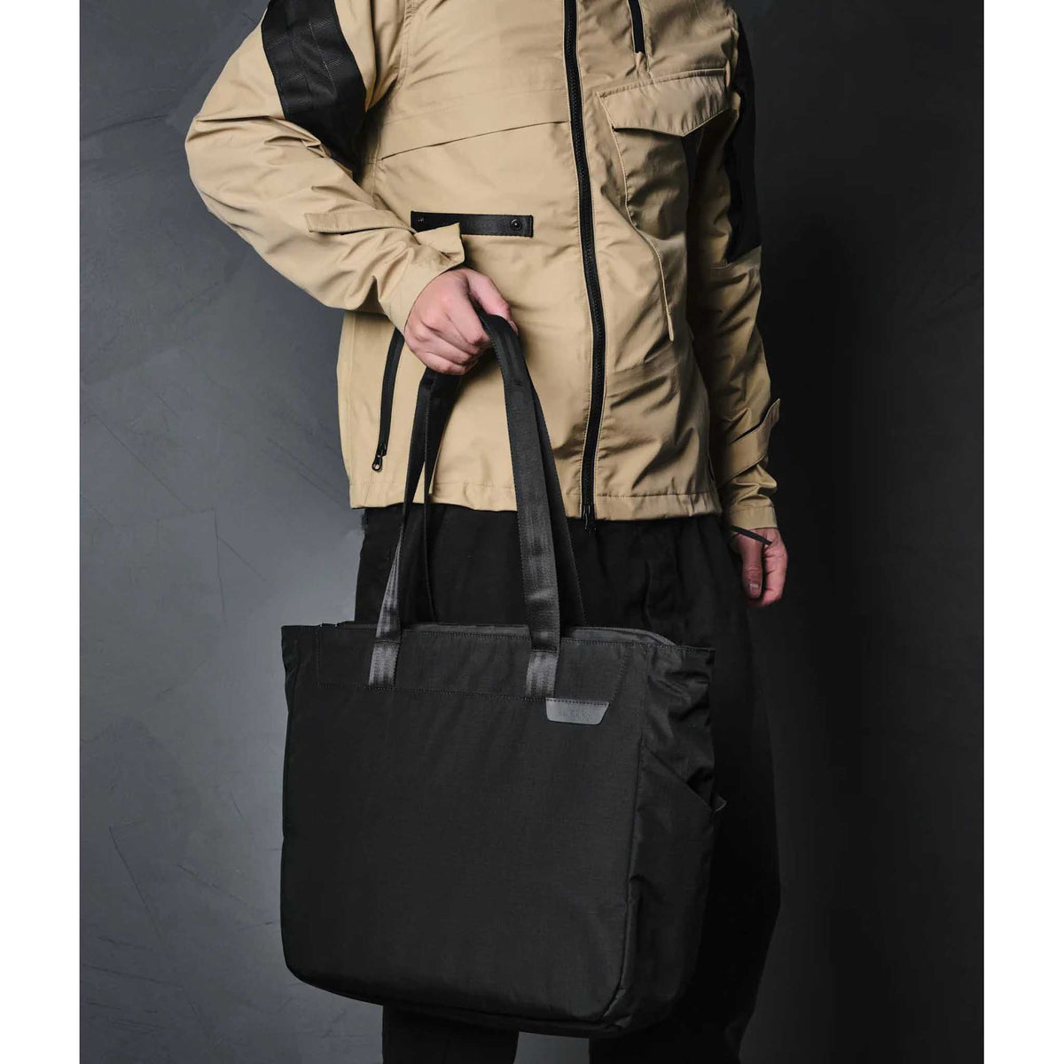 Metro Tote Alpaka AA010500118 Tote Bags One Size / Black | Axoflux 210D