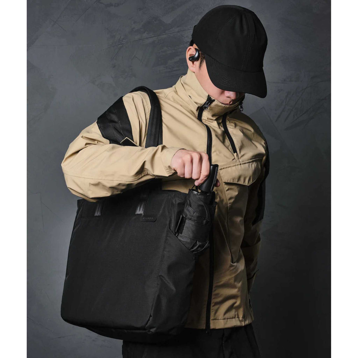 Metro Tote Alpaka AA010500118 Tote Bags One Size / Black | Axoflux 210D
