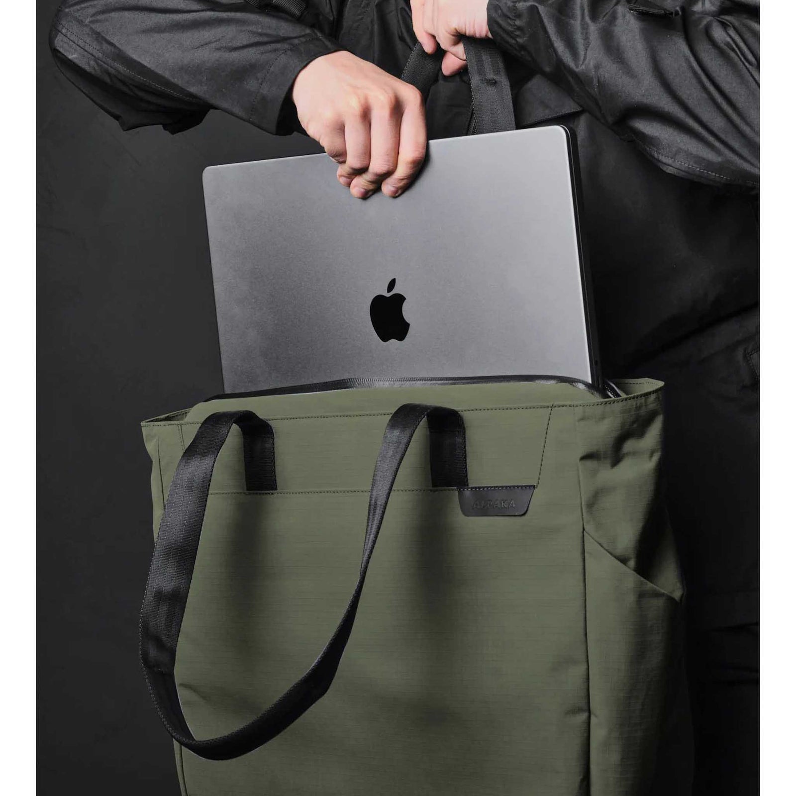 Metro Tote Alpaka AA010500518 Tote Bags One Size / Green | Axoflux 210D
