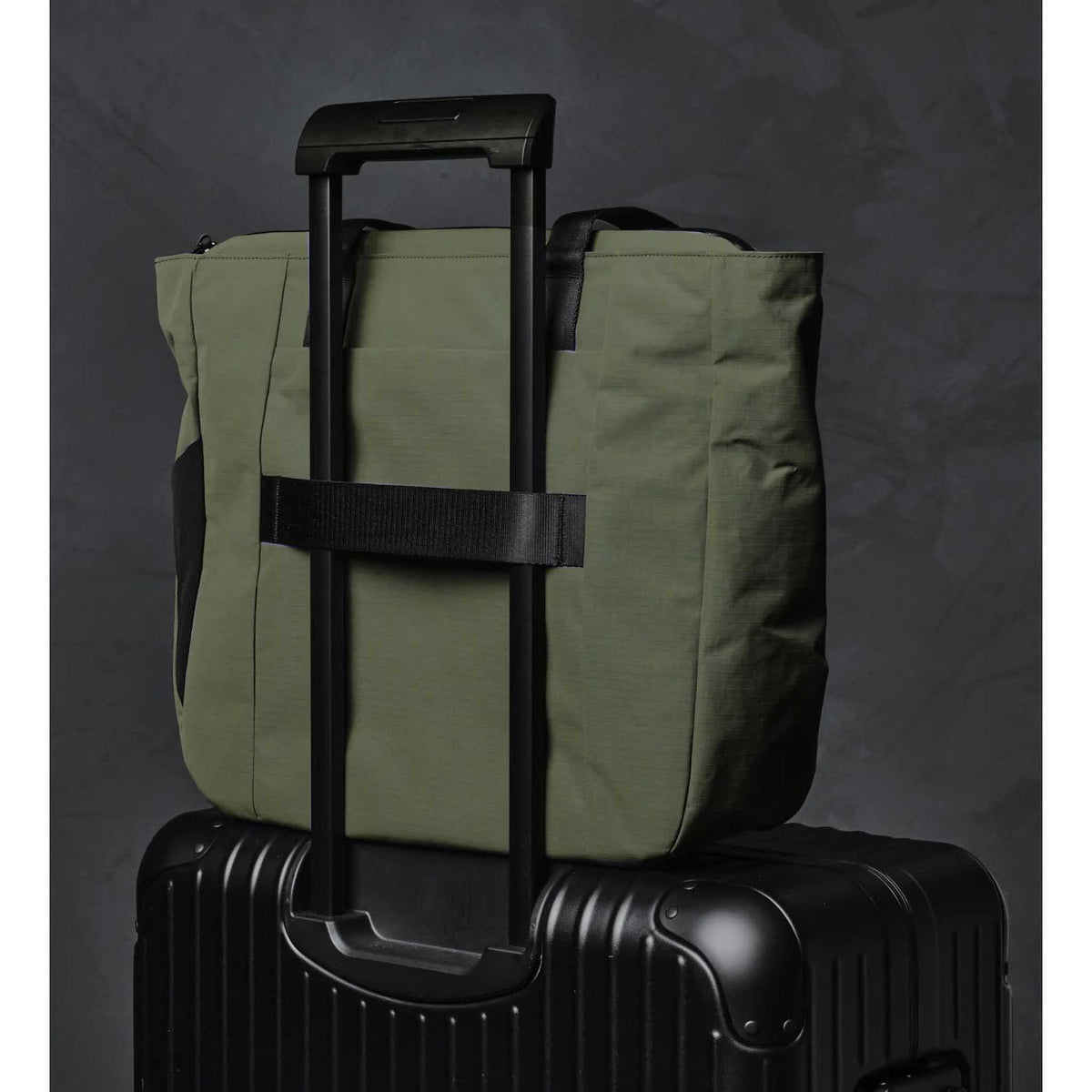 Metro Tote Alpaka AA010500518 Tote Bags One Size / Green | Axoflux 210D