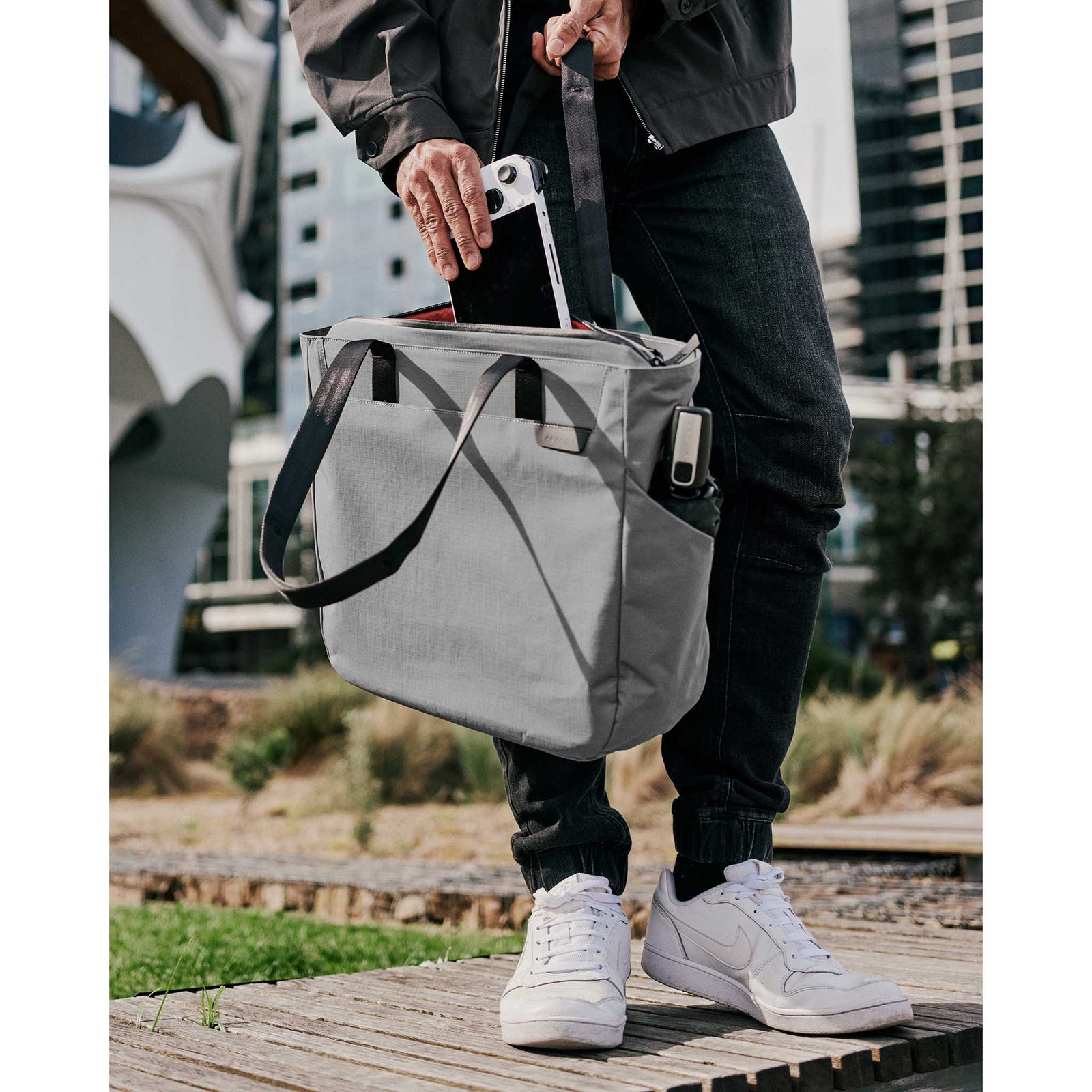 Metro Tote Alpaka AA010500218 Tote Bags One Size / Grey | Axoflux 210D