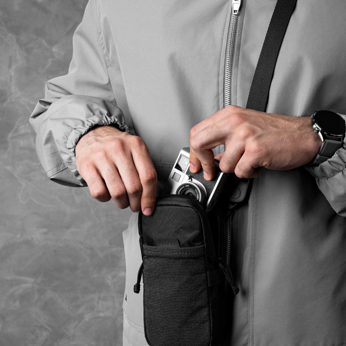 Modular Shoulder Pocket Max Alpaka AD010930130 Phone Pockets Max / Black Ultradyne 100D
