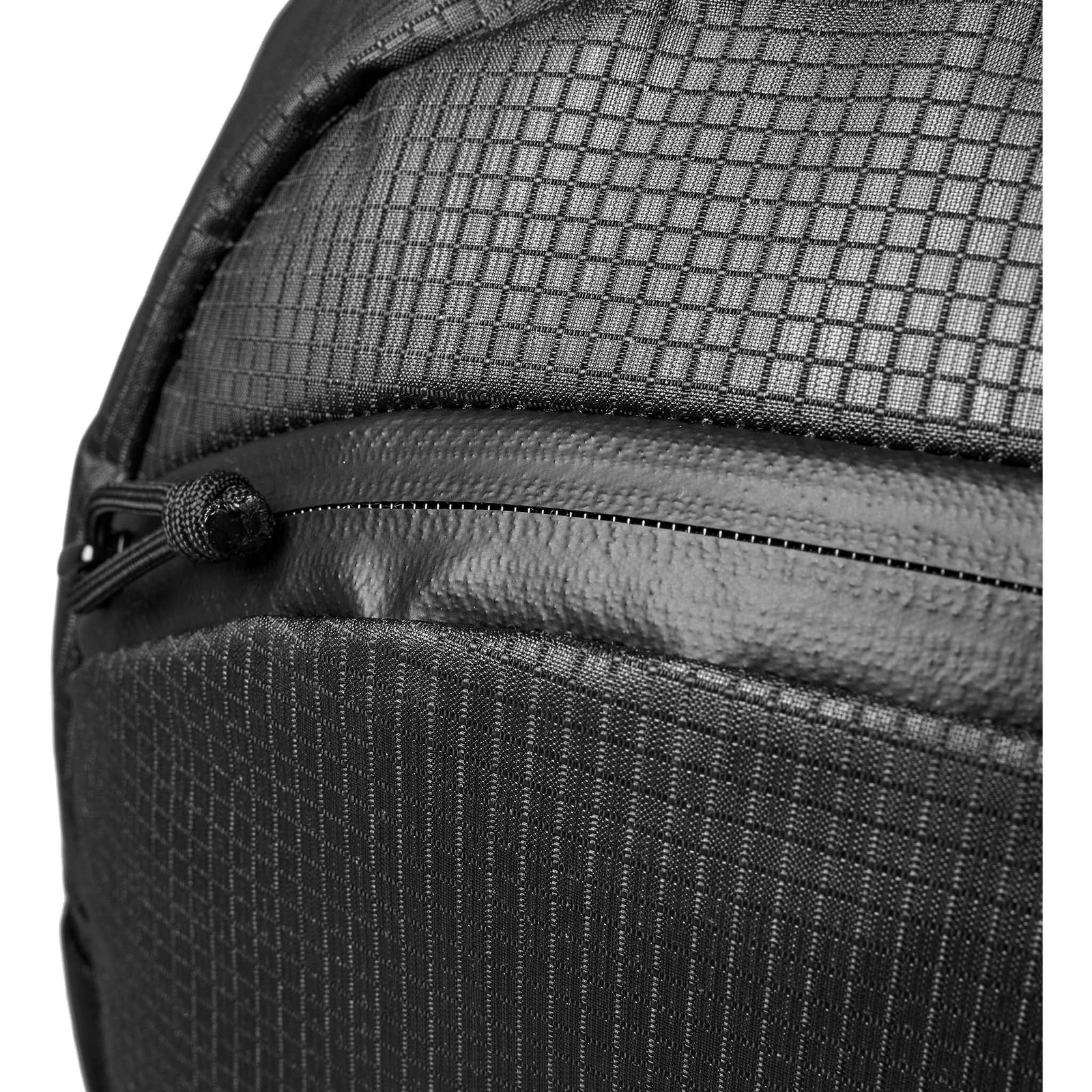 Momentum Duffle Alpaka AD010940132 Duffle Bags 35L / Axodyne Hybrid Black
