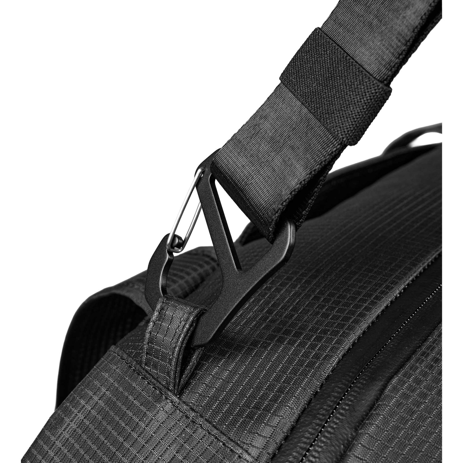 Momentum Duffle Alpaka AD010940132 Duffle Bags 35L / Axodyne Hybrid Black
