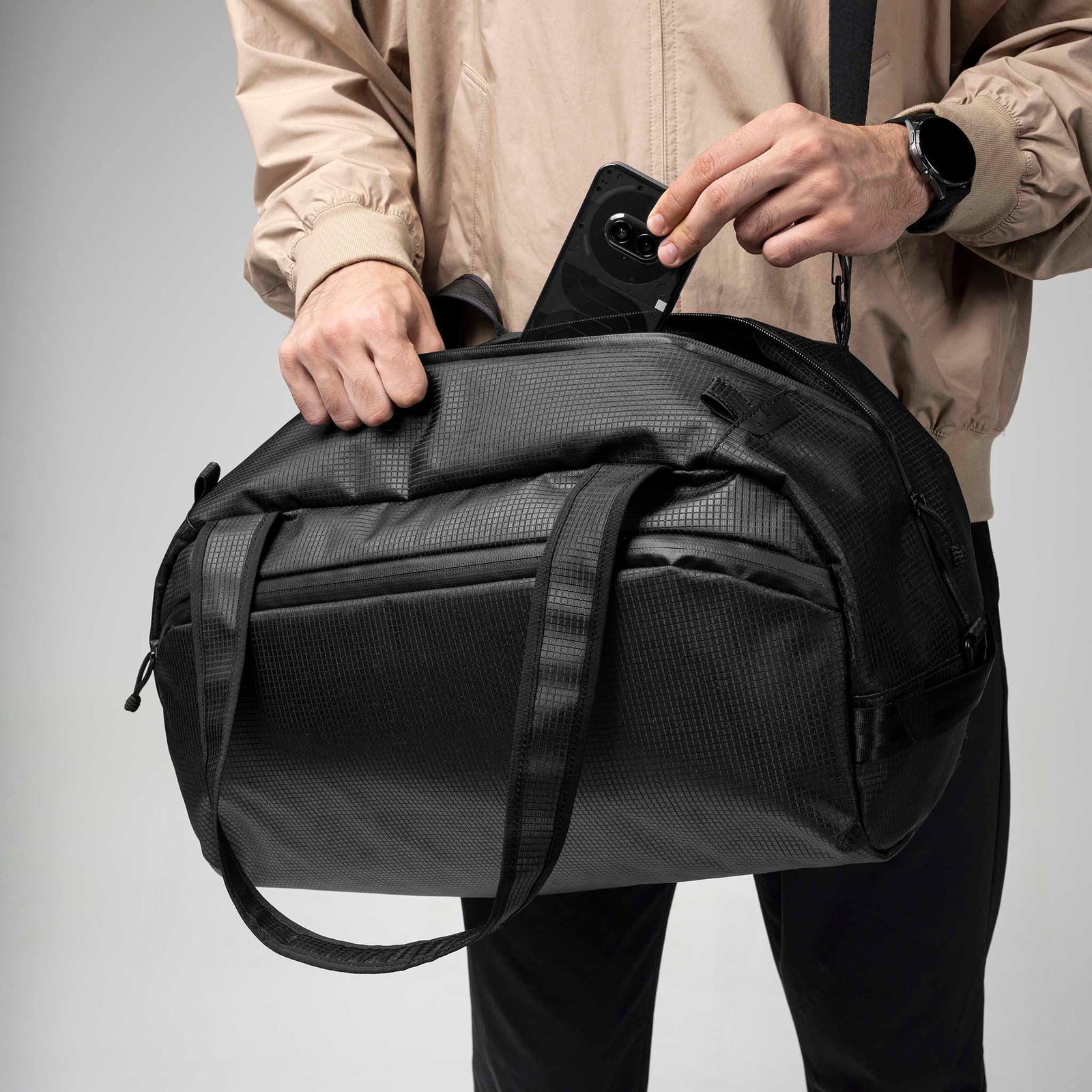 Momentum Duffle Alpaka AD010940132 Duffle Bags 35L / Axodyne Hybrid Black
