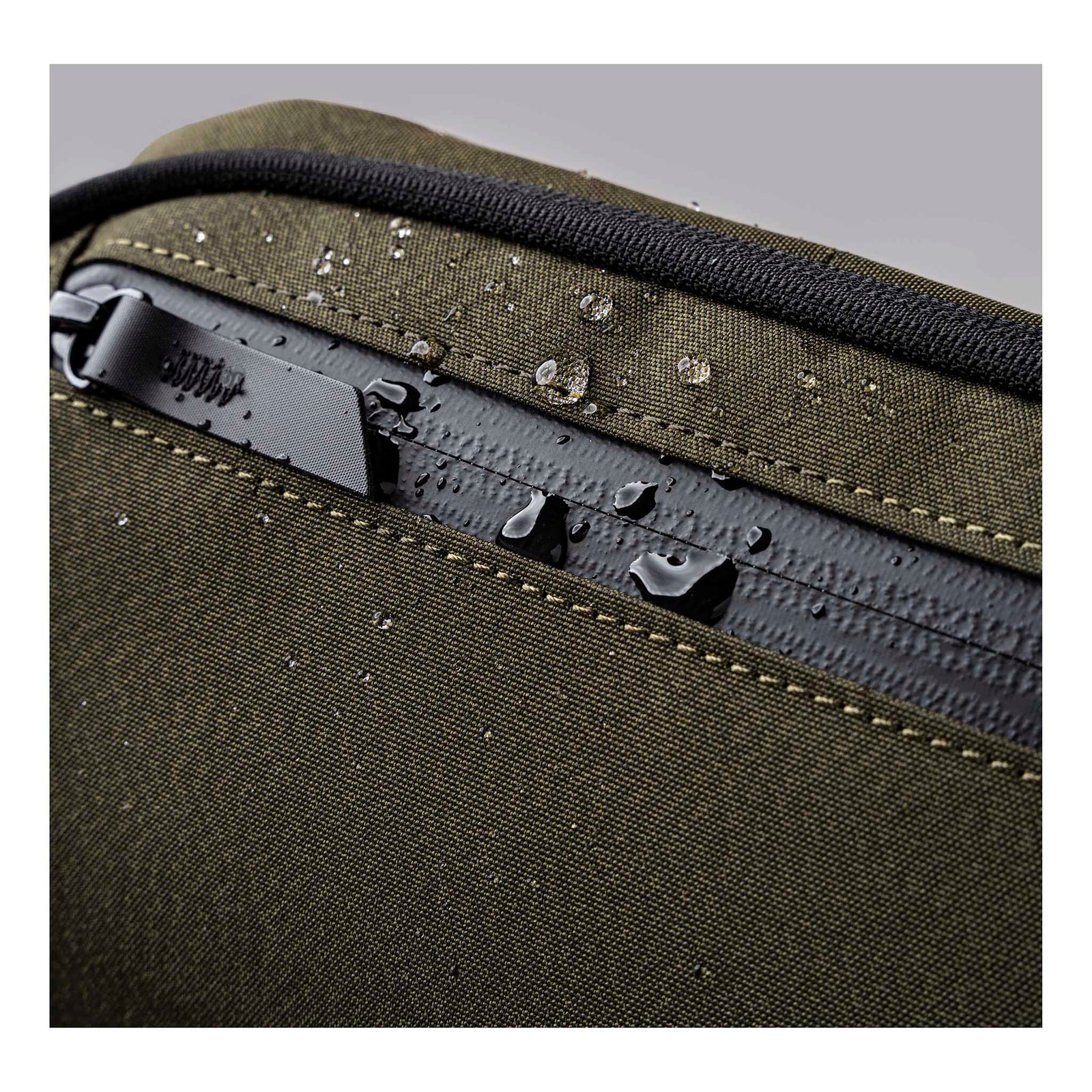Vertex Pouch Mini Alpaka AD010730521 Tech Pouches 2L / Army Green | Axoflux 300D