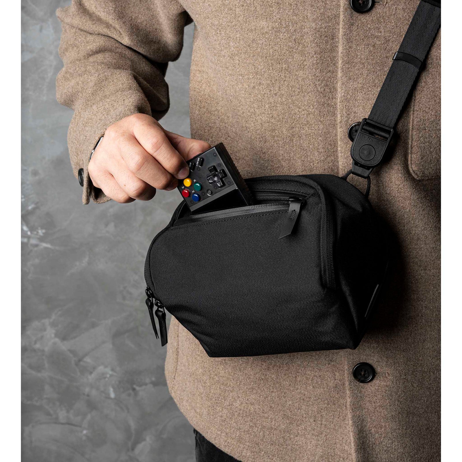 Vertex Pouch Mini Alpaka AD010730121 Tech Pouches 2L / Black | Axoflux 300D