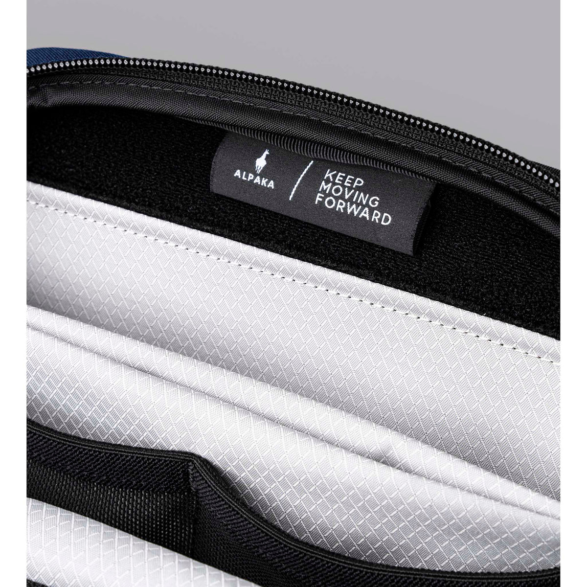 Vertex Pouch Mini Alpaka AD010730621 Tech Pouches 2L / Blue | Axoflux 300D