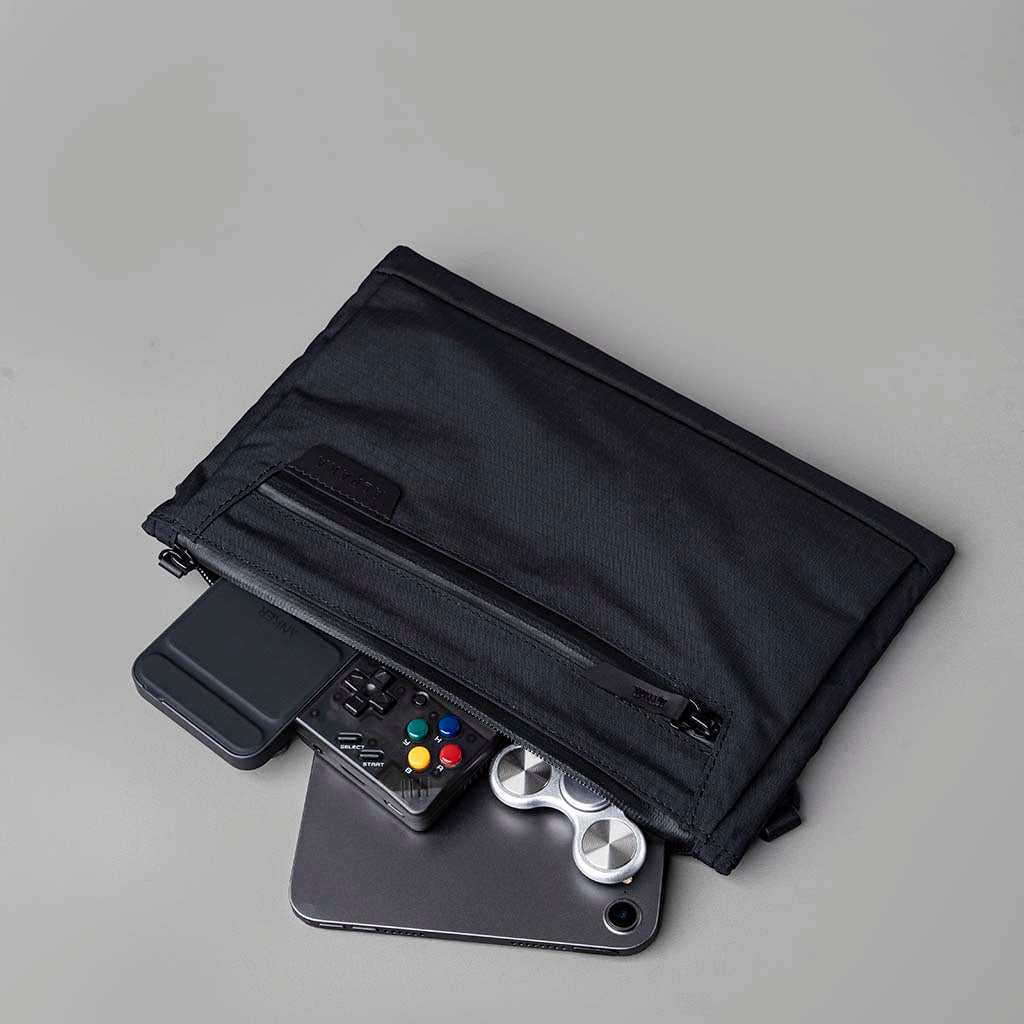 Zip Pouch Max v2 Alpaka AD010650118 Sling Bags 2L / Black | Axoflux 210D