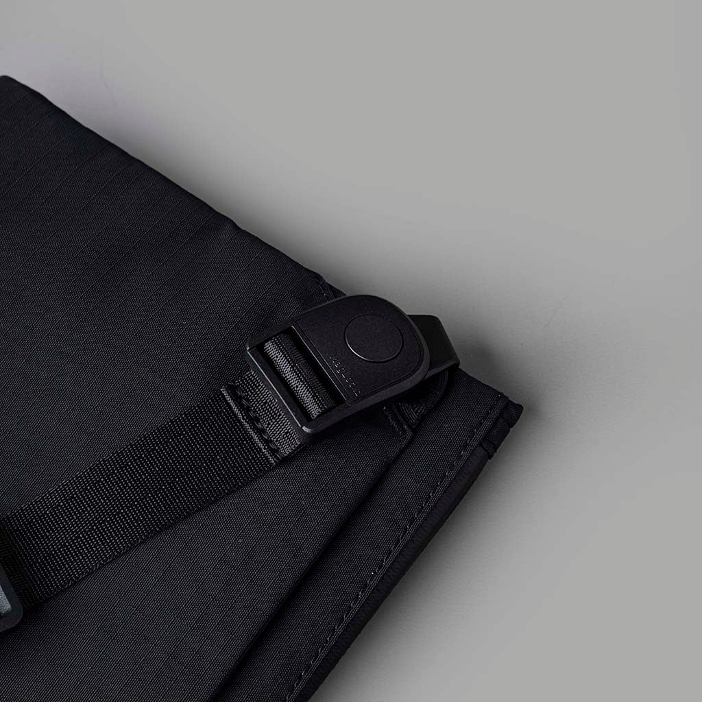 Zip Pouch Max v2 Alpaka AD010650118 Sling Bags 2L / Black | Axoflux 210D
