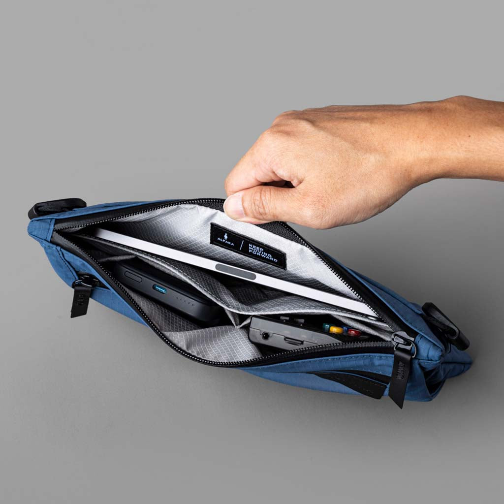 Zip Pouch Max v2 Alpaka AD010650618 Sling Bags 2L / Blue | Axoflux 210D