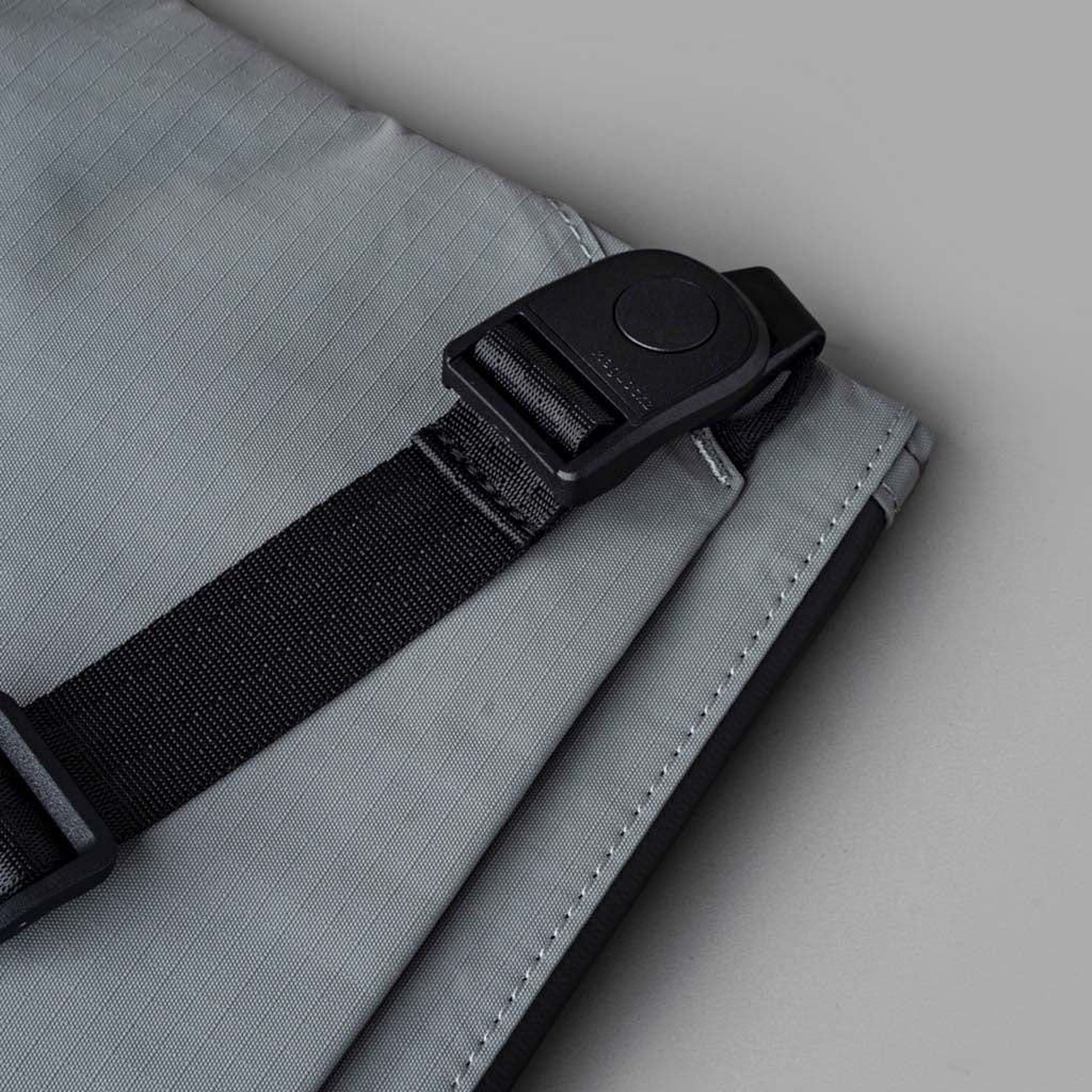 Zip Pouch Max v2 Alpaka AD010650218 Sling Bags 2L / Grey | Axoflux 210D