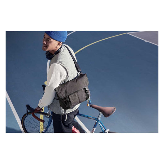 バッグ Bellroy Cinch Messenger 12L Denim Blue Bellroy | Cinch Messenger | Lightweight Shoulder Bag | Denim Blue