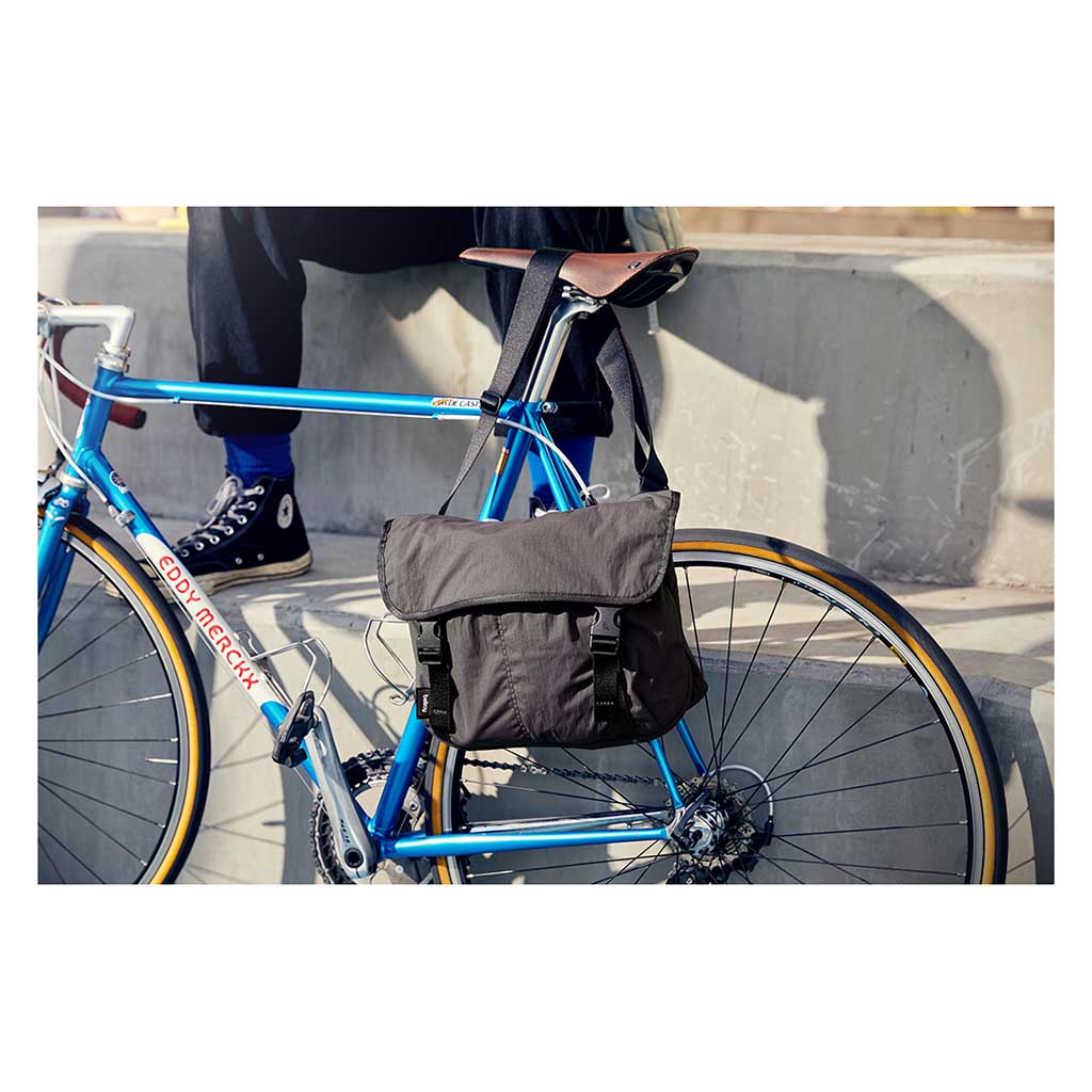 Cinch Messenger Bellroy BHMB-DNB-243 Messenger Bags 12L / Denim Blue