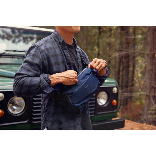 Bellroy | Venture Sling 6L | Sling Bag | Black | WildBounds UK