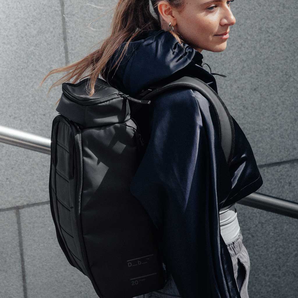 Hugger Backpack 30 Db Journey 1000176004901 Backpacks 30L / Blackout