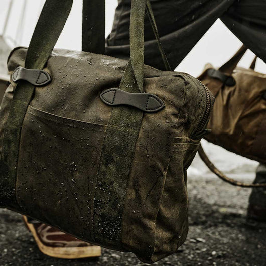 Filson | Tin Cloth Tote Bag With Zipper | Cabin Bag | Otter Green