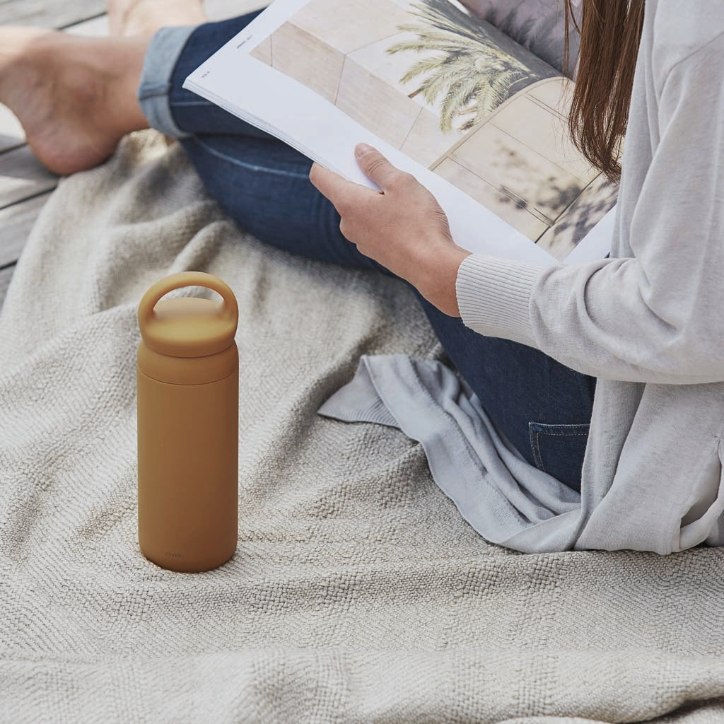 Day Off Tumbler Kinto 21090 Coffee Flasks 500ml / Yellow