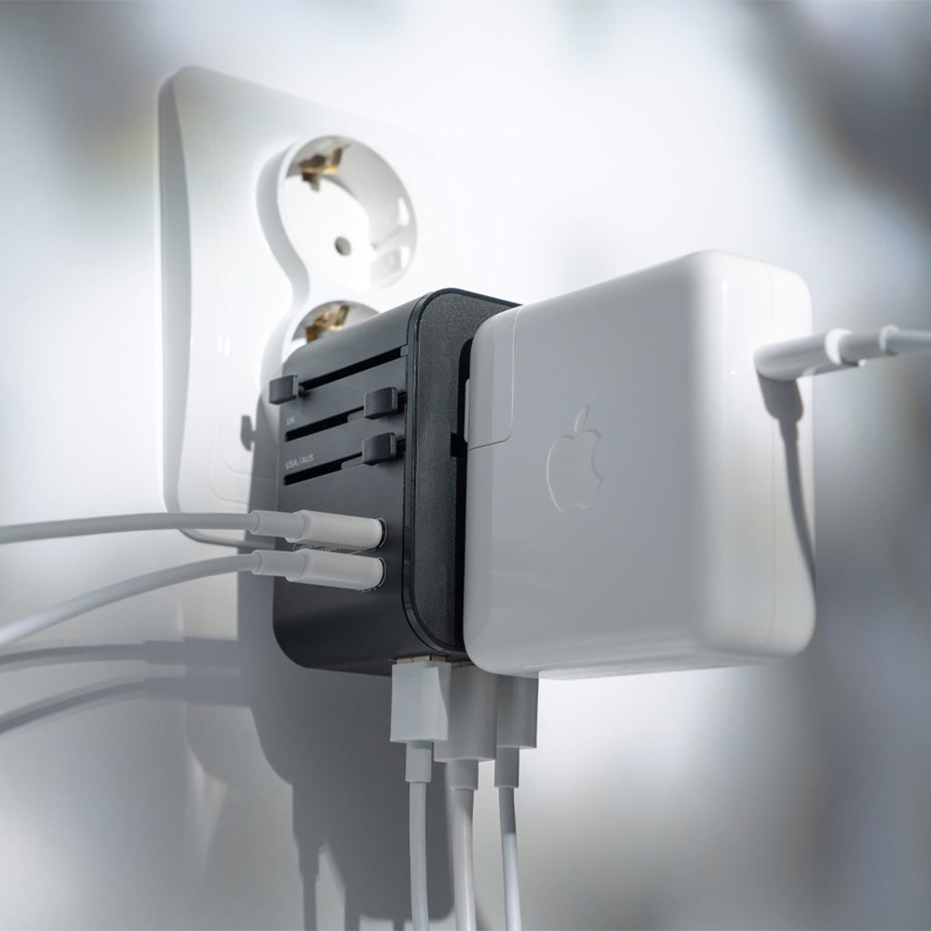 Matador Global Travel Adapter Matador MATJY307001BK Power Banks One Size / Black