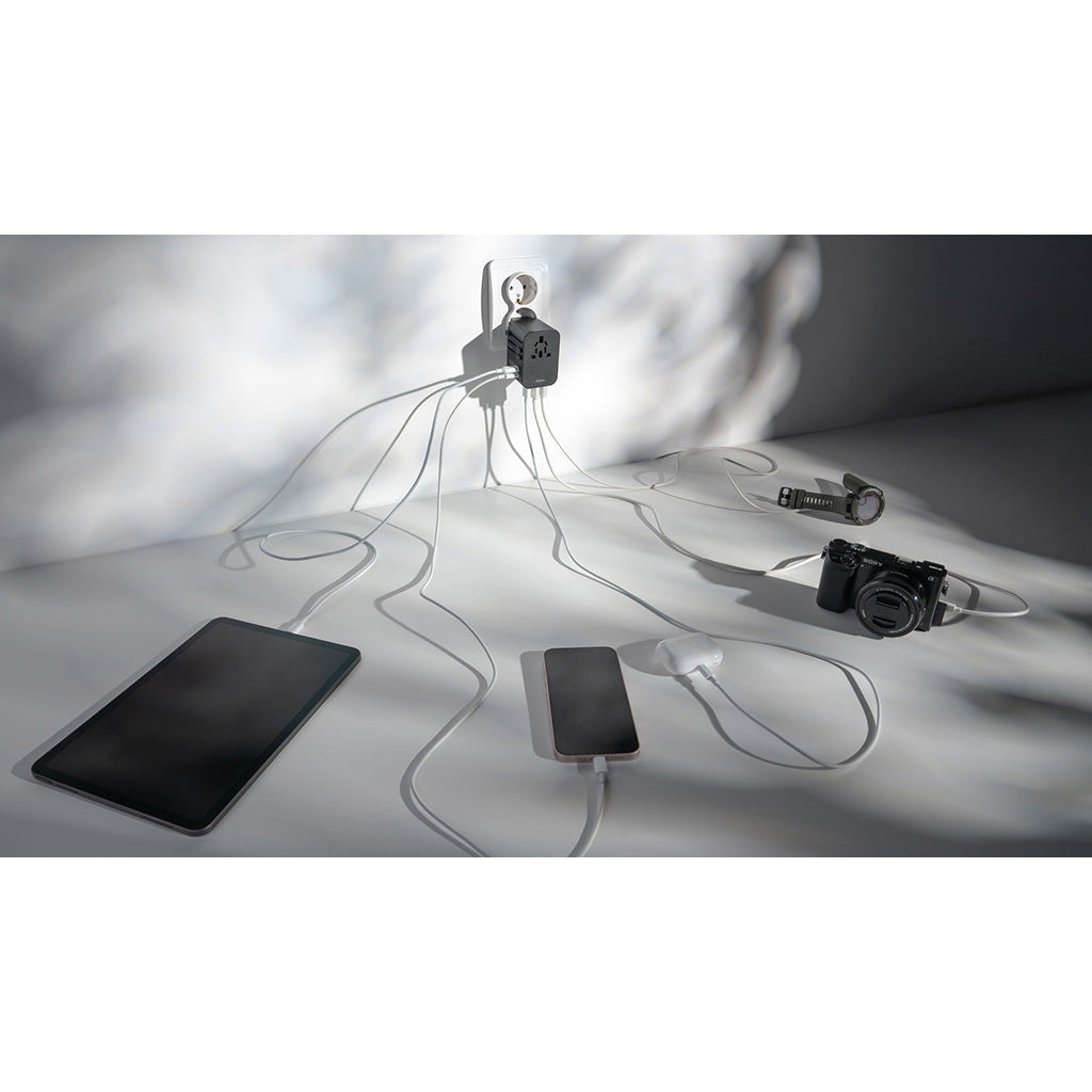 Matador Global Travel Adapter Matador MATJY307001BK Power Banks One Size / Black