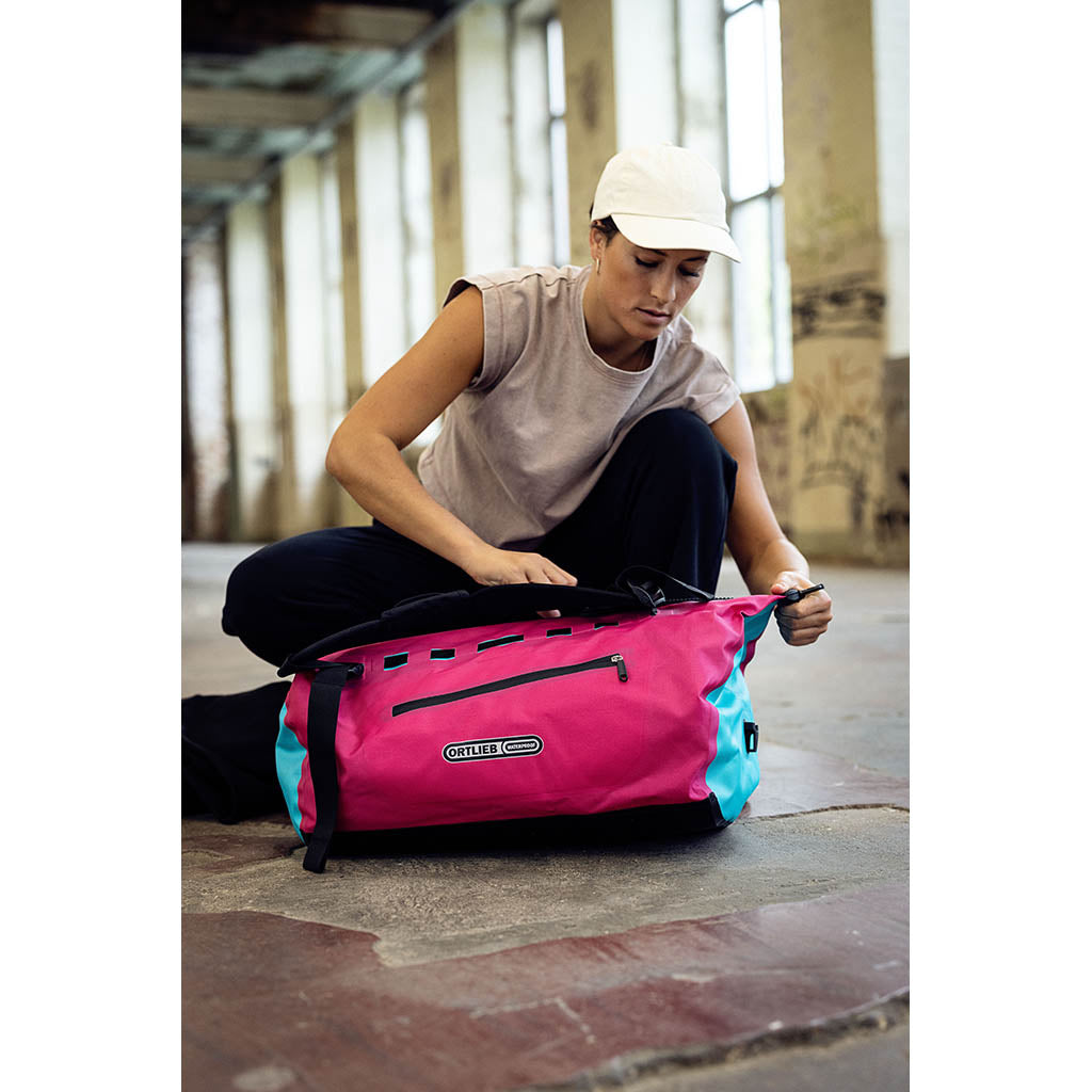 Duffle Lite 40L ORTLIEB OK1479 Duffle Bags 40L / Cyber Pink/Cyber Blue
