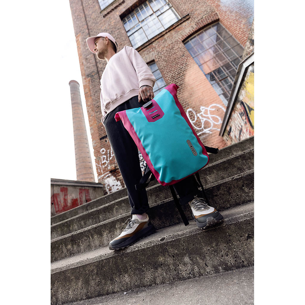 Velocity PS 23L ORTLIEB OR402019 Backpacks 23L / Cyber Blue/Cyber Pink
