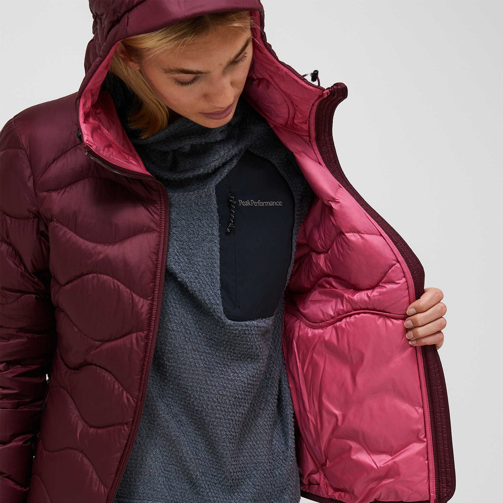 Helium Down Hood Jacket | Women's Peak Performance Women's Insulated Jackets