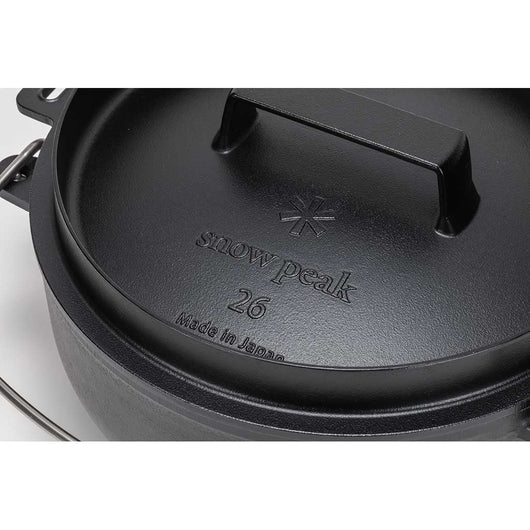 https://wildbounds.myshopify.com/cdn/shop/files/snow-peak-cast-iron-oven-26cm-dutch-ovens-26cm-black-cs-520-34989497516199_530x.jpg?v=1686840945