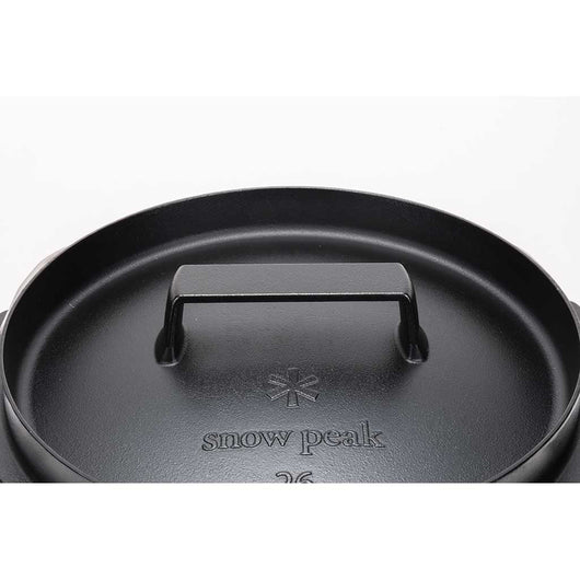 https://wildbounds.myshopify.com/cdn/shop/files/snow-peak-cast-iron-oven-26cm-dutch-ovens-26cm-black-cs-520-34989497614503_530x.jpg?v=1686840945